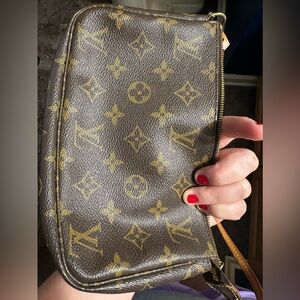 Louis Vuitton pochette